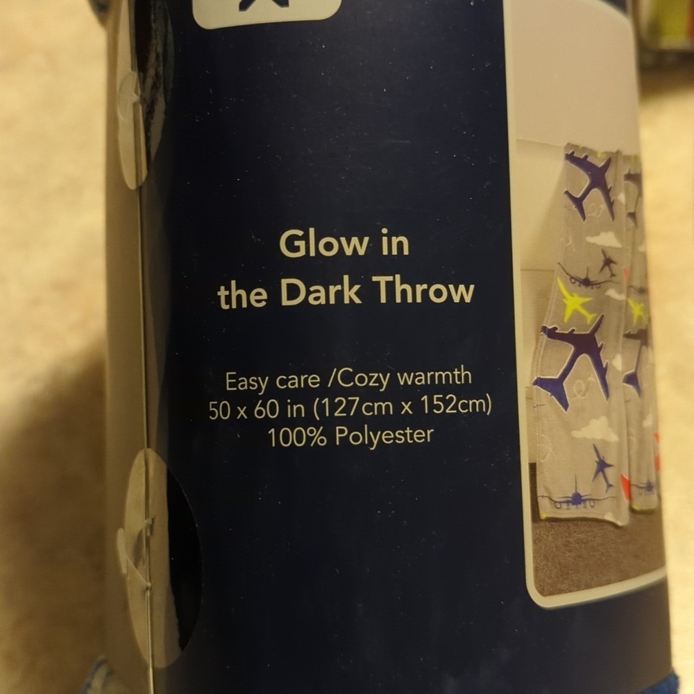 NWT Airplane Glow In The Dark  50x60 Fleece Blanket Throw Pilot Kids - Picture 3 of 7